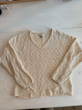 Universal Thread Cream V-Neck Knit Sweater